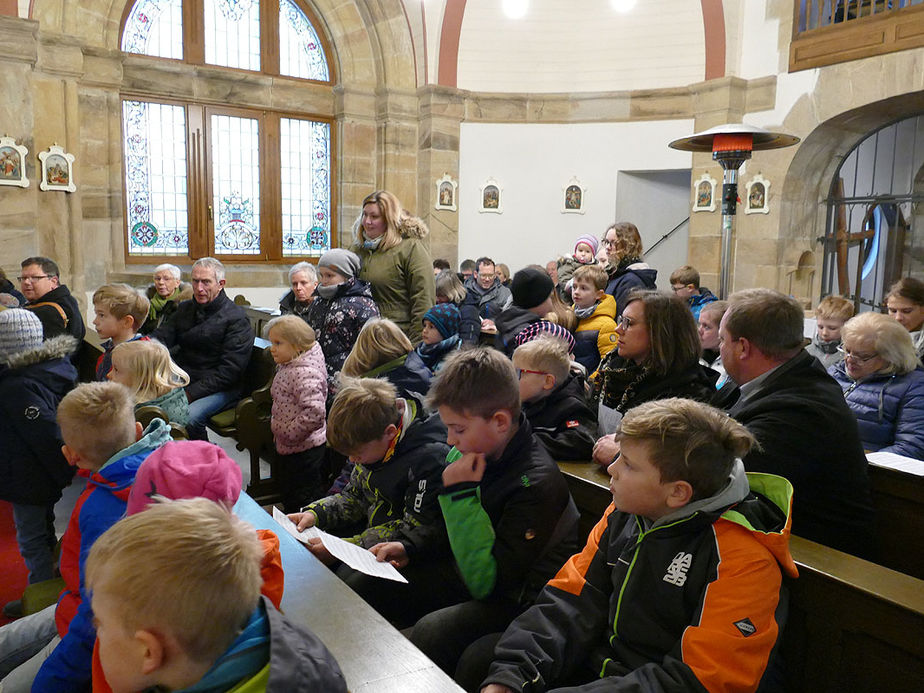 Krippenandacht mit Segnung der Kinder (Foto: Karl-Franz Thiede)